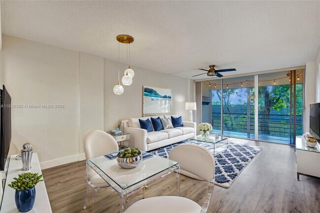 Building Photo - 119 Royal Park Dr