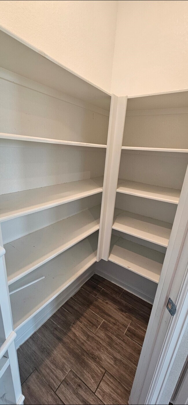 Building Photo - 2907 Velda May Dr