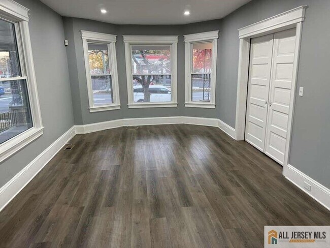 Building Photo - 107 Parkway Ave