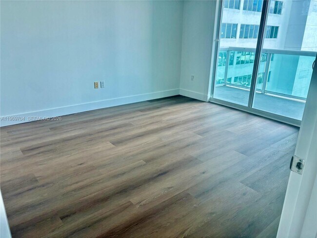 Building Photo - 1800 N Bayshore Dr