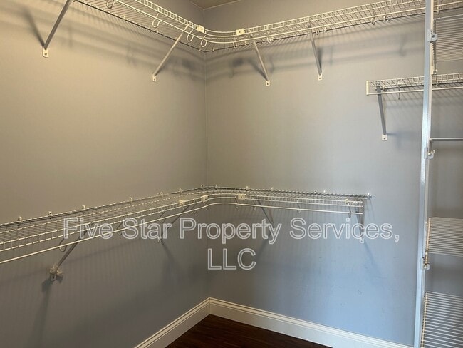 Building Photo - 1203 Hawthorn Ct