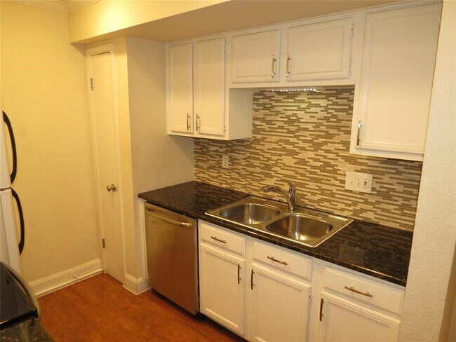 Building Photo - 4159 Steck Ave