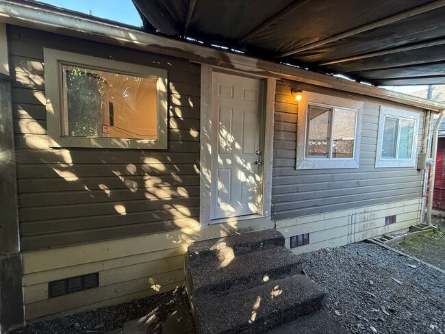 Building Photo - 3 Bed 1.5 Bath Pet Friendly Home in Monroe