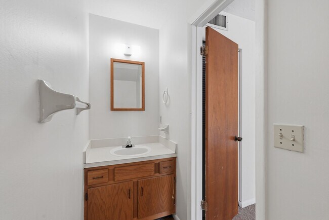 Building Photo - Southfork Oaks Condo