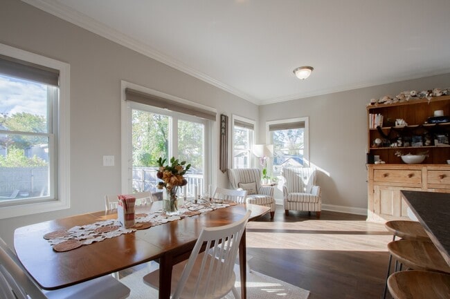 Building Photo - 41 Bank St