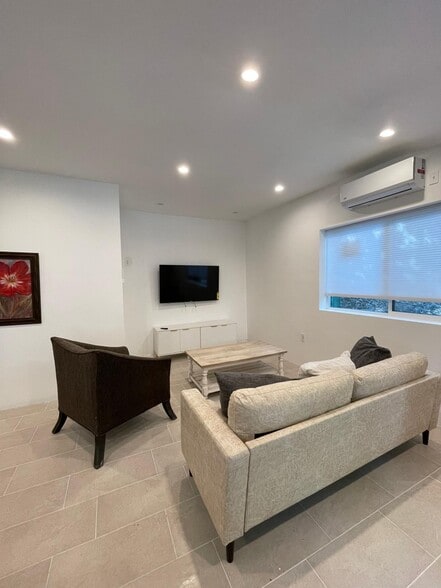 Building Photo - 20570 Hatteras St