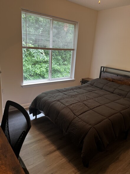 Desk and Bed w/Tree - 1420 Collegiate Cir
