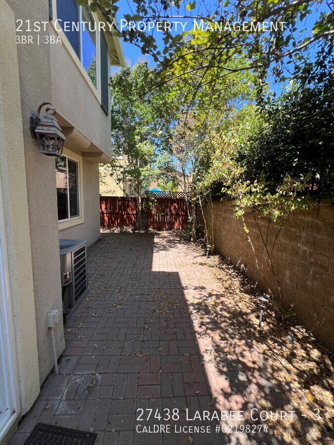Building Photo - 27438 Larabee Ct
