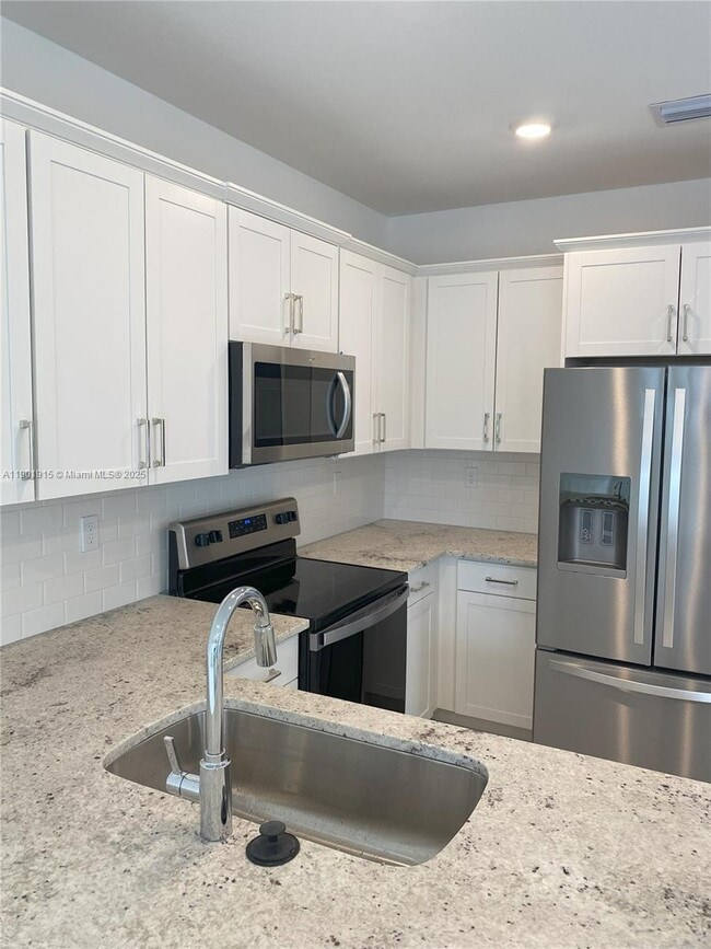 Building Photo - 125 SW 171st Terrace