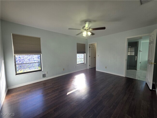 Building Photo - 424 SW 37th Ln