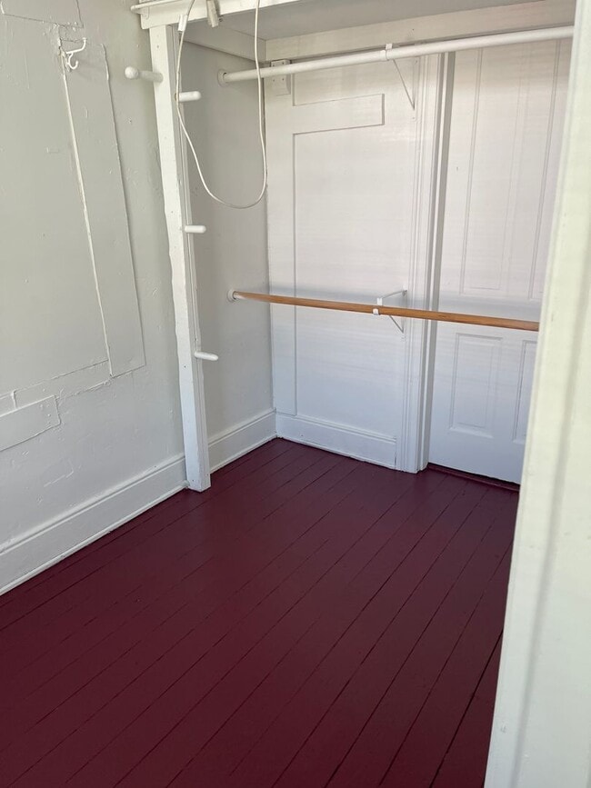 Building Photo - Spacious 4 bdrm/2 bath Home Located in Richmond's Fan District w/Balcony!!  Walking Distance to V...