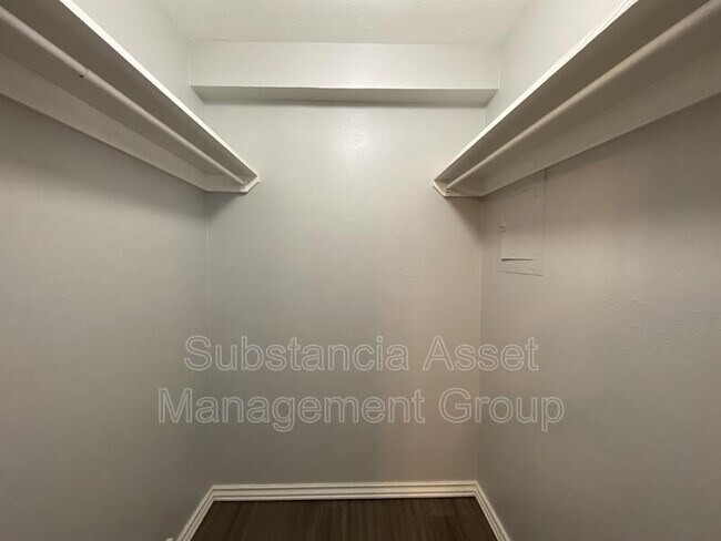 Building Photo - 1433 NW 24th St