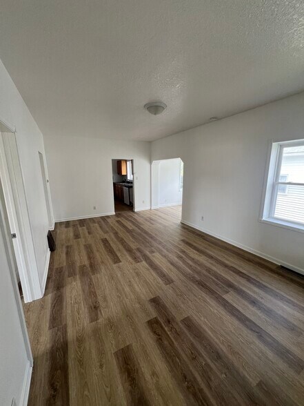 Building Photo - 509 W Pleasant St