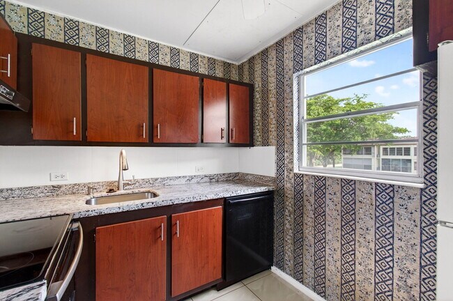 Building Photo - 116 Mansfield C