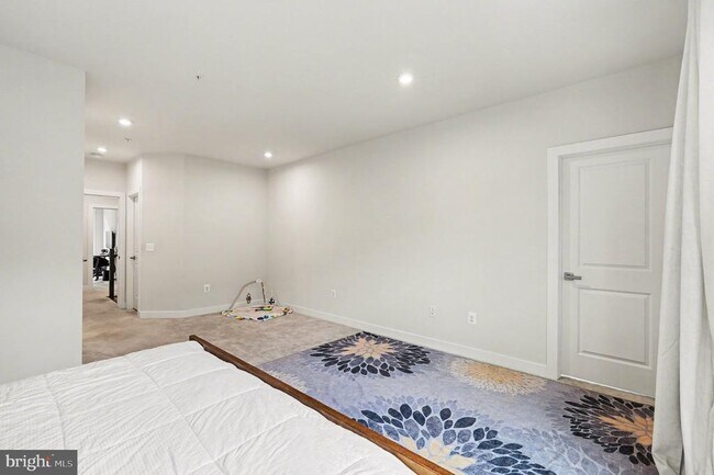 Building Photo - 17414 Southern Shrs Dr