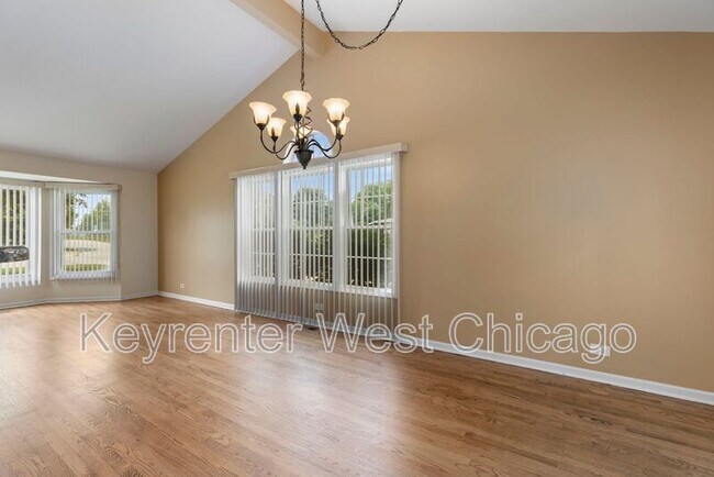 Building Photo - 1003 S Finley Rd