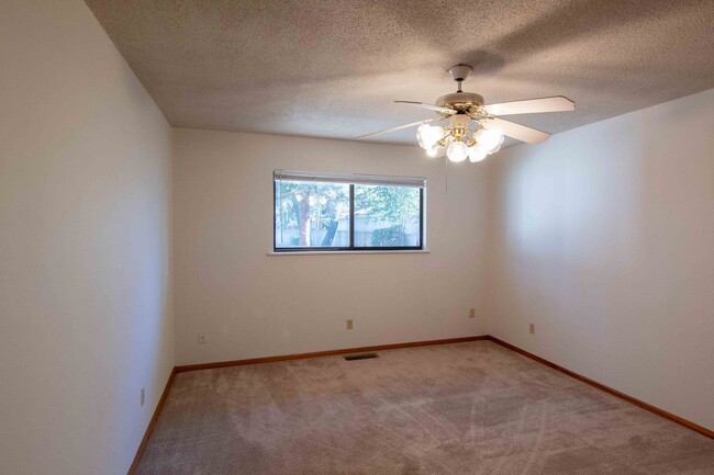 Building Photo - MOVE IN SPECIAL!!! $500 OFF THE  FIRST MON...