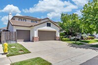 Building Photo - Amazing! 5 Bed 3 Bath Jewel of Roseville