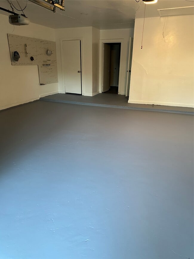 Building Photo - 6026 Clarewood Dr