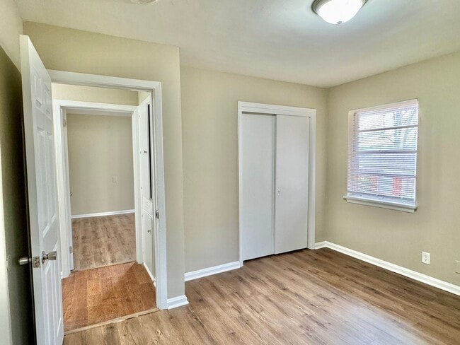 Building Photo - 2-Bedroom home is truly move-in ready!