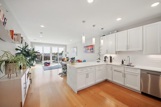 Primary Photo - 306 New York Ave