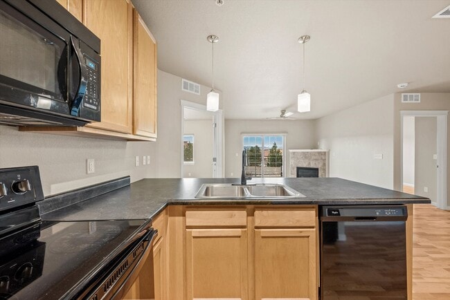 Building Photo - Spacious 2 Bed 2 Bath Condo in Highlands Ranch!!