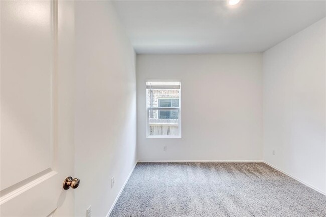 Building Photo - 1517 Brueggerhoff Rd