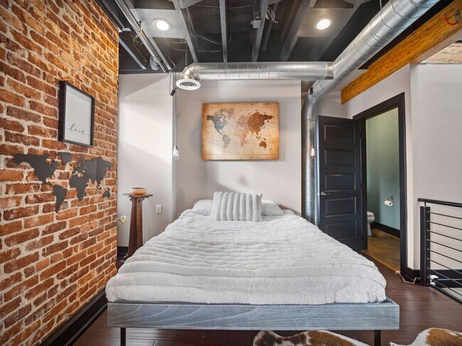 Building Photo - 401 W 1st Ave