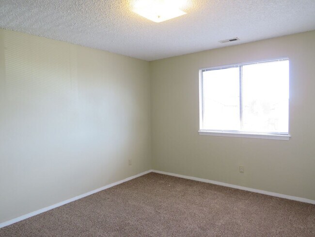 Building Photo - 2619 E Uintah St