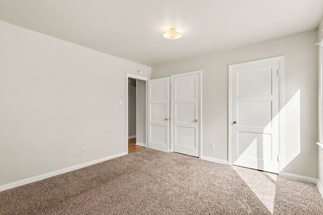 Building Photo - Great Home ready now Great Neighborhood!