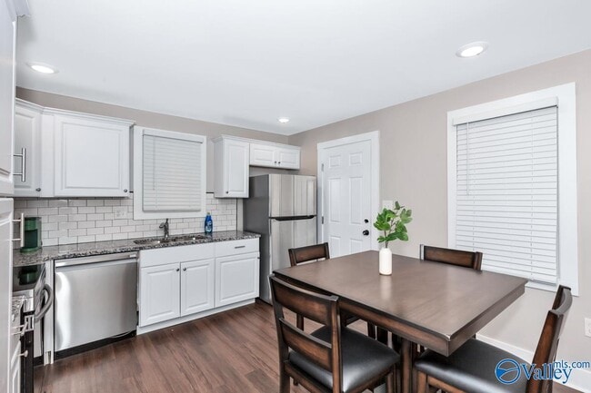 Building Photo - 2910 Wilson Dr NW