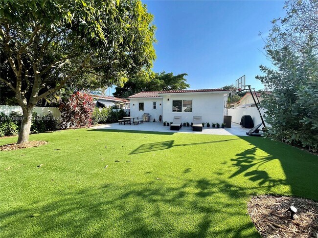 Building Photo - 2969 SW 20th St