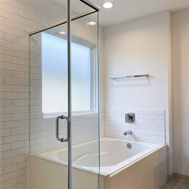 Building Photo - 6814 Bradford Ter Rd