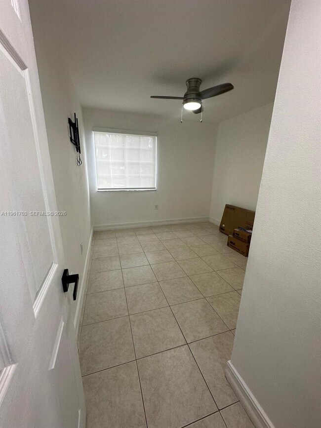 Building Photo - 9725 Fontainebleau Blvd