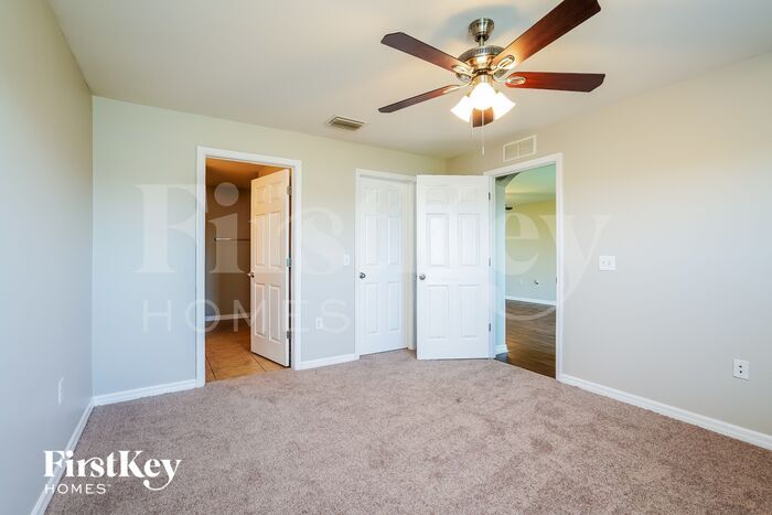 Building Photo - 716 Evening Shade Ln