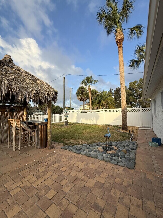 Building Photo - 6814 Driftwood Dr