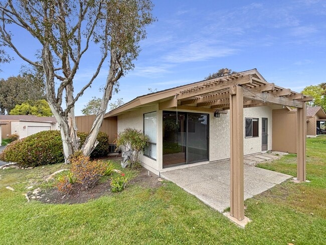 Building Photo - Beautiful 3B/2BA Home W/ 2 Car Garage, Was...
