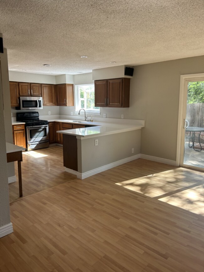 Building Photo - "Charming 3-Bed, 2-Bath Single Family Home in Littleton!"