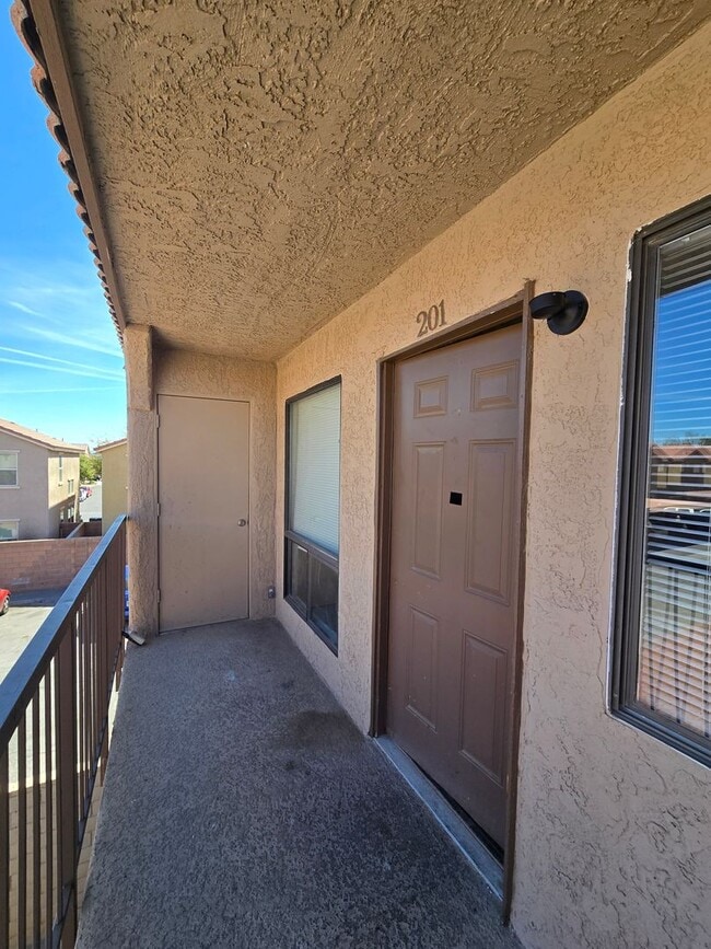 Building Photo - A nice & cozy 1-bedroom, 1-bathroom upstairs condo