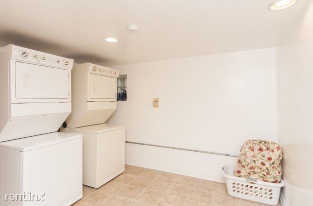 Building Photo - 3229 W Dickens Ave