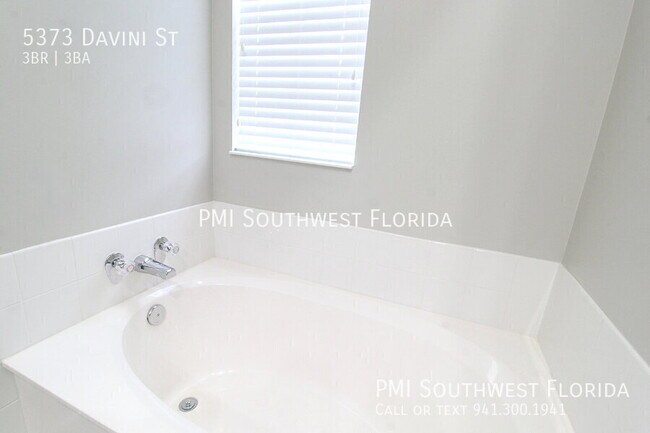 Building Photo - 5373 Davini St