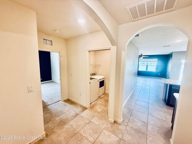 Building Photo - 465 Sorrento Dr