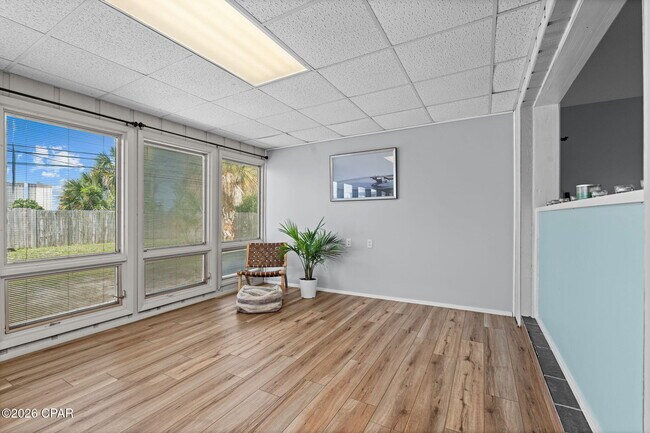 Building Photo - 136 Colina Cir