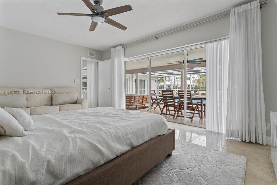 Building Photo - 608 1st Key Dr