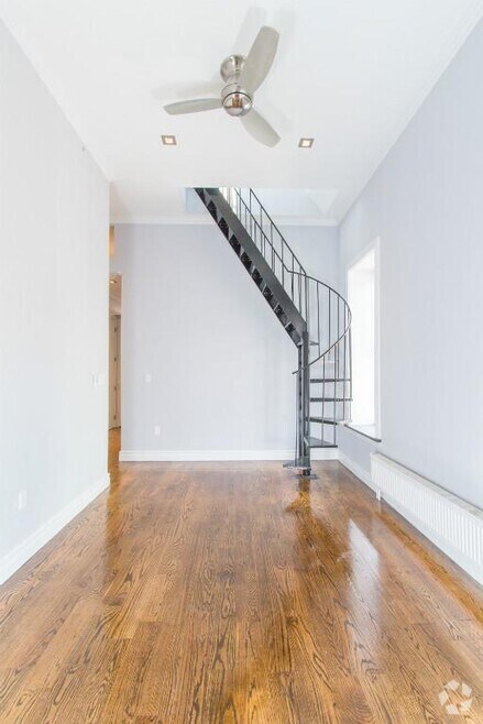 Building Photo - 202 E 13th St