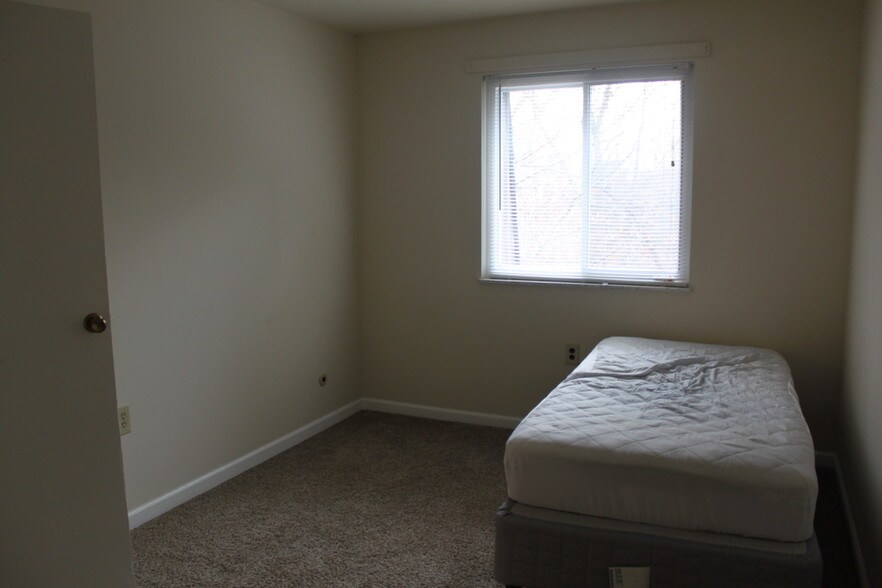 Bedroom 2 - 2103 Iuka Ave