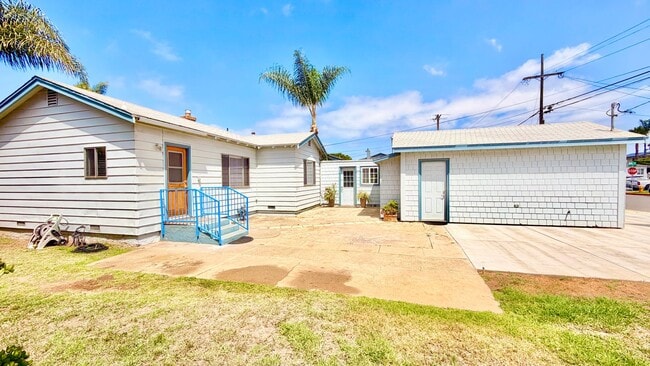 Building Photo - Darling Single Story Home, Blocks from the Beach, Amazing Location, & Close to Everything!
