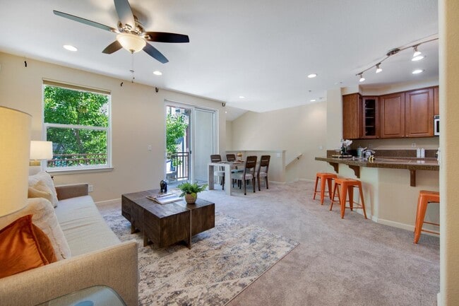 Building Photo - 895 Gaspar Vis