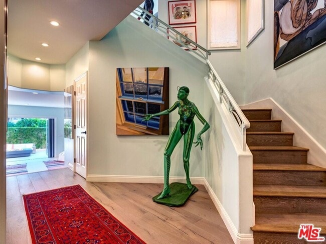 Building Photo - 129 Channel Pointe Mall