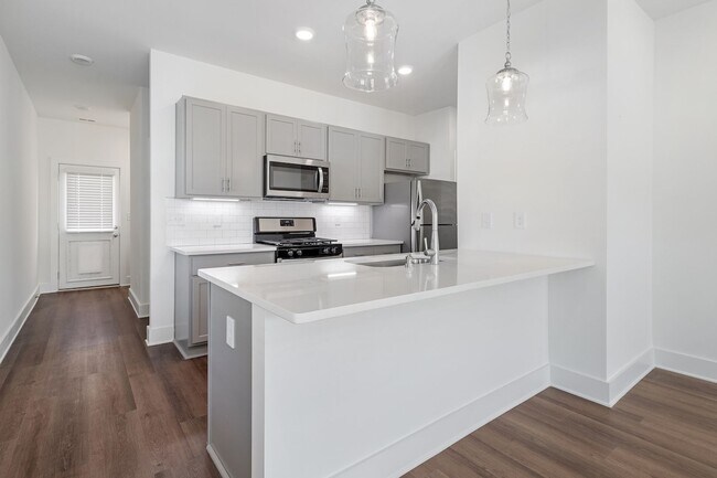 Building Photo - Luxury Living- One Bedroom with Garage and...